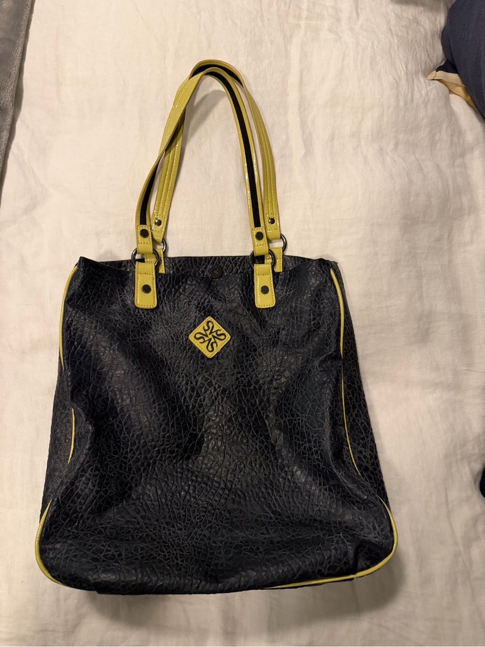 Simply Vera Vera Wang NavyTote with Lime Trim and Handles